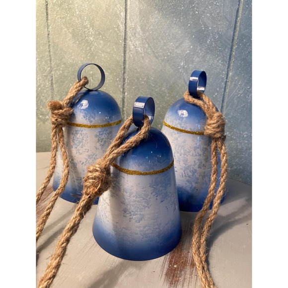 Three Blue Bells Christmas metal and natural rope - Picture 1 of 3
